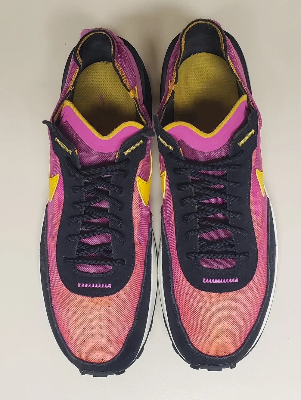 Nike Waffle One casual running sneakers size 11